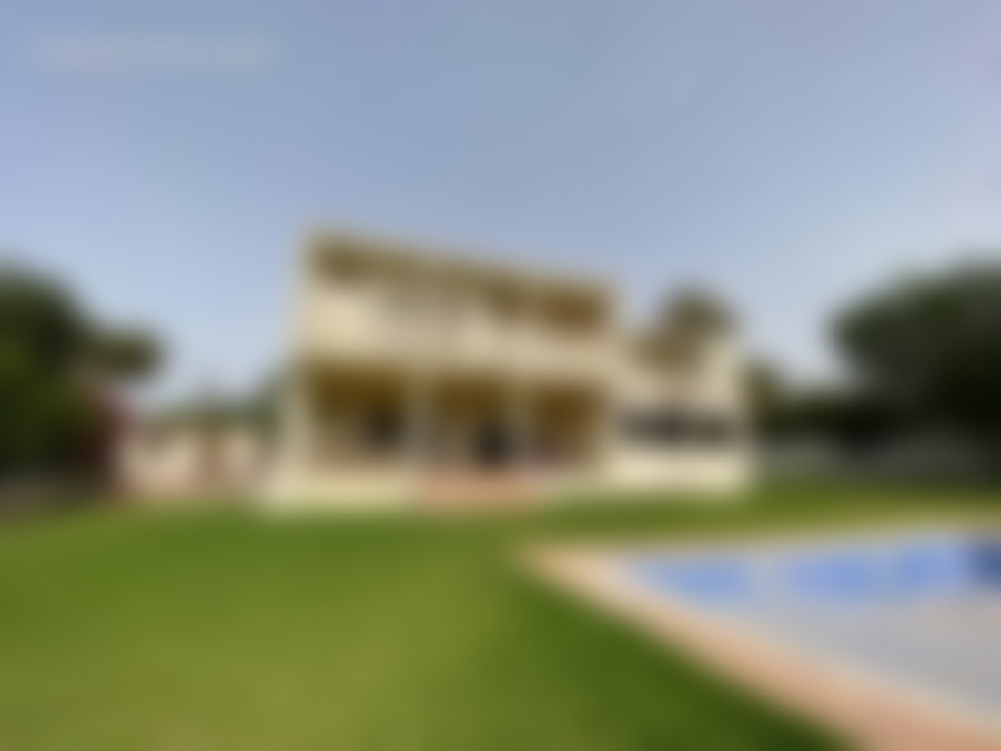 Villa 2011 m² avec piscine et jardin à rénover, Souissi Rabat