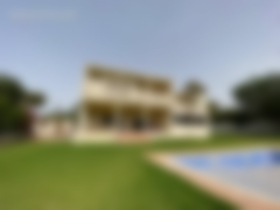 Villa 2011 m² avec piscine et jardin à rénover, Souissi Rabat