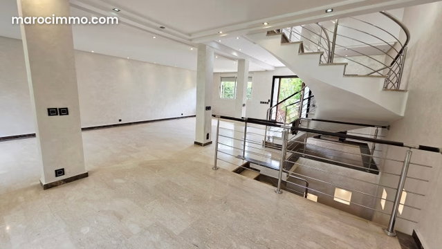Villa à usage professionnel à la location — 2