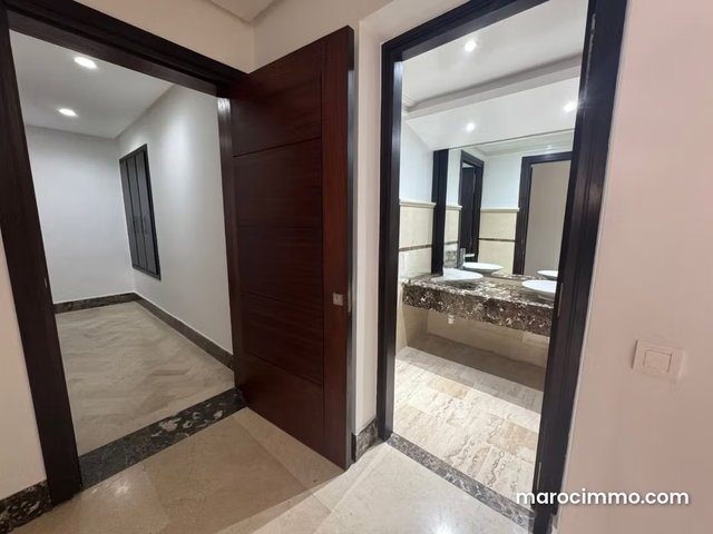 Location d'un appartement à Riyad. 3 belles chambres. Avec ascenseur et terrasse — 2