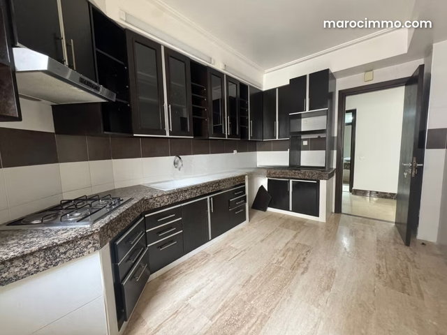 Location d'un appartement à Riyad. 3 belles chambres. Avec ascenseur et terrasse — 4