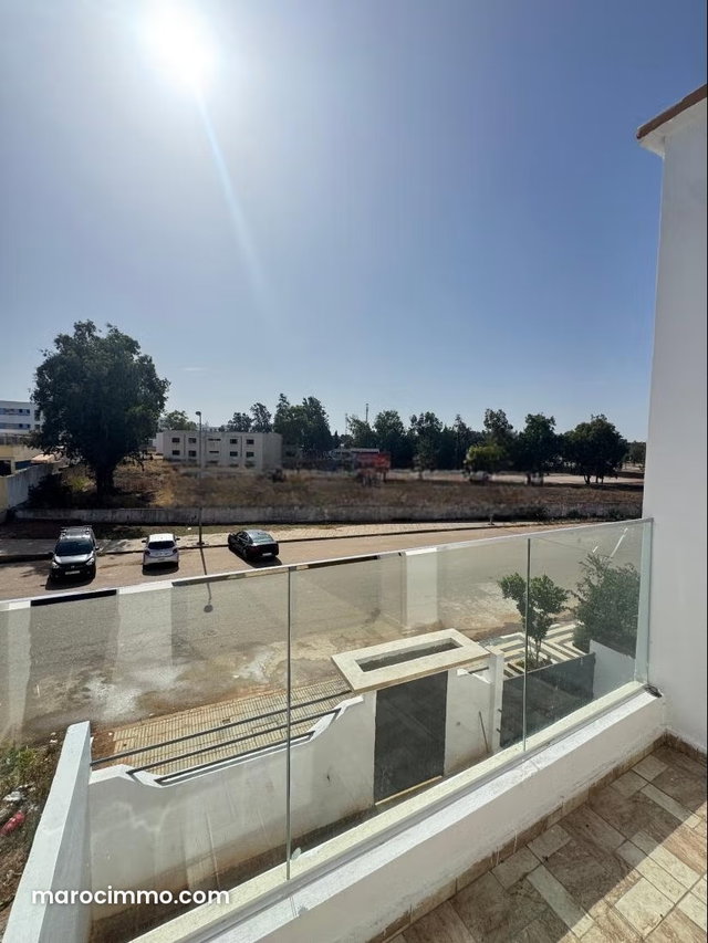 Somptueuse villa à vendre à Maamora. 7 pièces. Fenêtres avec double vitrage et porte blindée — 3