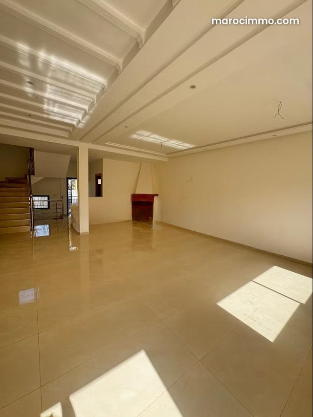 Somptueuse villa à vendre à Maamora. 7 pièces. Fenêtres avec double vitrage et porte blindée — 2