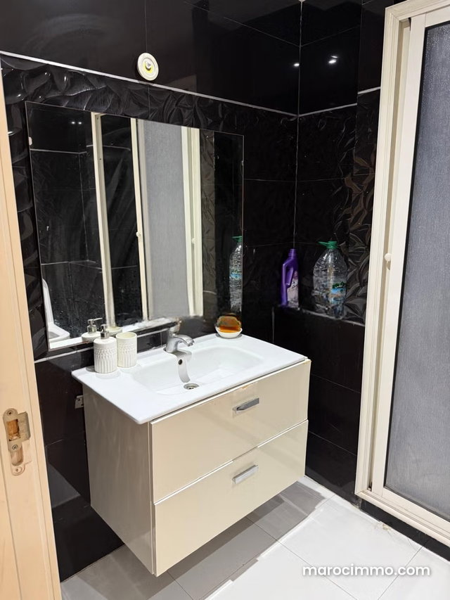 Appartement à vendre à Gauthier. 1 belle chambre. Bien décorée — 5