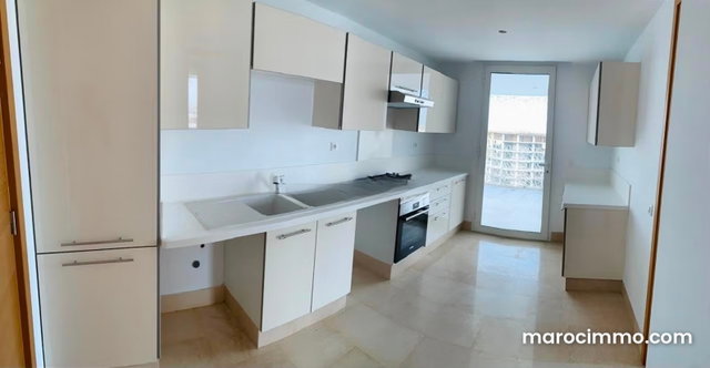 Rent this apartment in Casablanca Finance City. 4 large rooms. Air conditioned and fireplace — 5