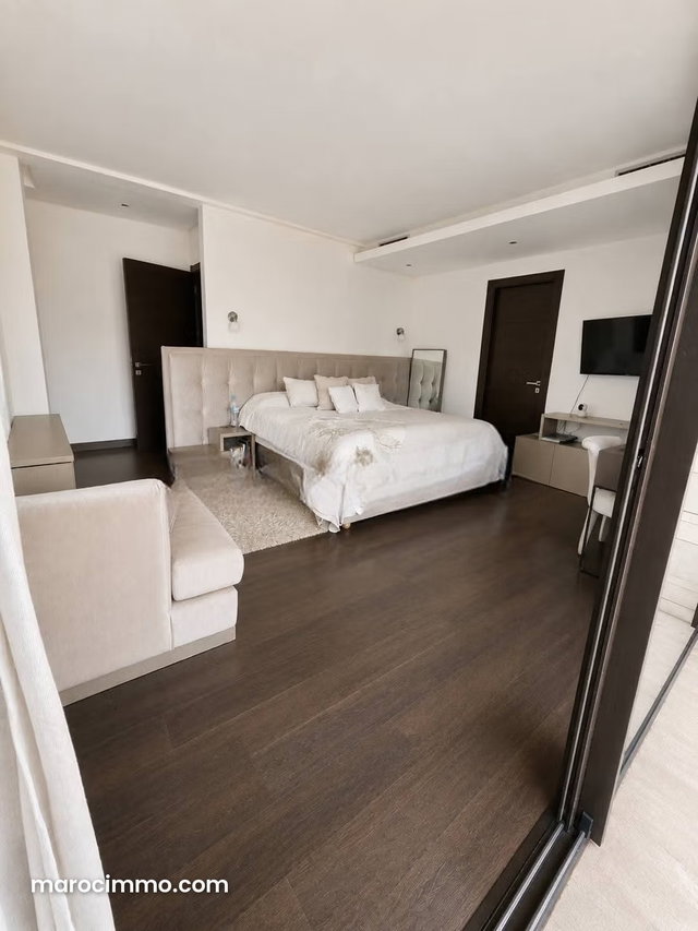 Superbe appartement à vendre à Ville Verte. Surface de 233 m². Parking et jardin — 4