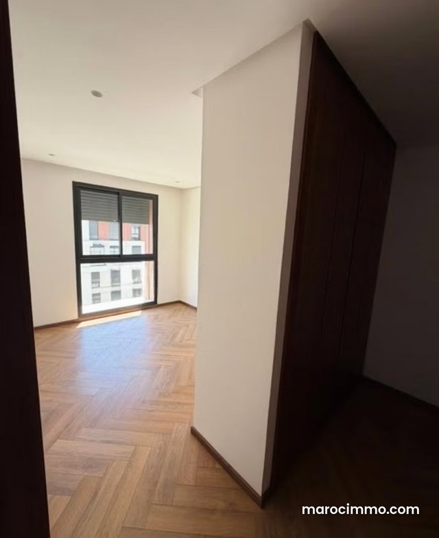 Superbe appartement vide à louer à CFC — 3