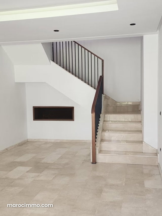 Duplex en location à Ville Verte. 2 chambres agréables. Système de climatisation — 3