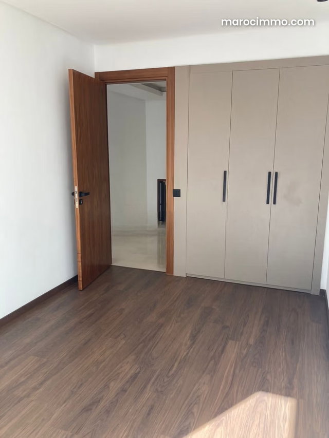 Duplex en location à Ville Verte. 2 chambres agréables. Système de climatisation — 5