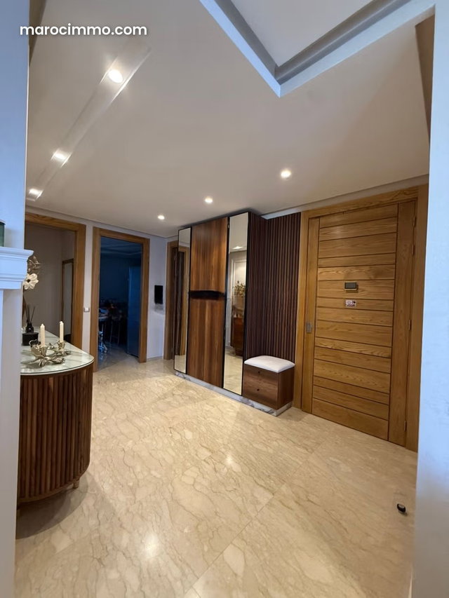 Appartement haut standing mis en vente avec l’ensemble de son mobilier à la ville verte — 2