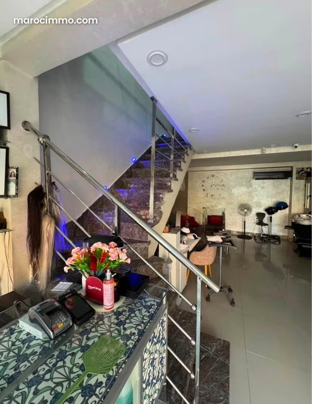 Centre Esthétique SAROUT à vendre 74m² Rt de Safi — 2