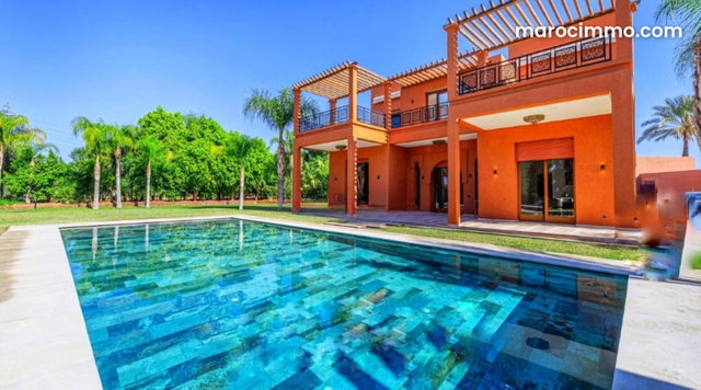 Villa de haut standing à vendre à Ennakhil Palmeraie. 4 chambres — 3