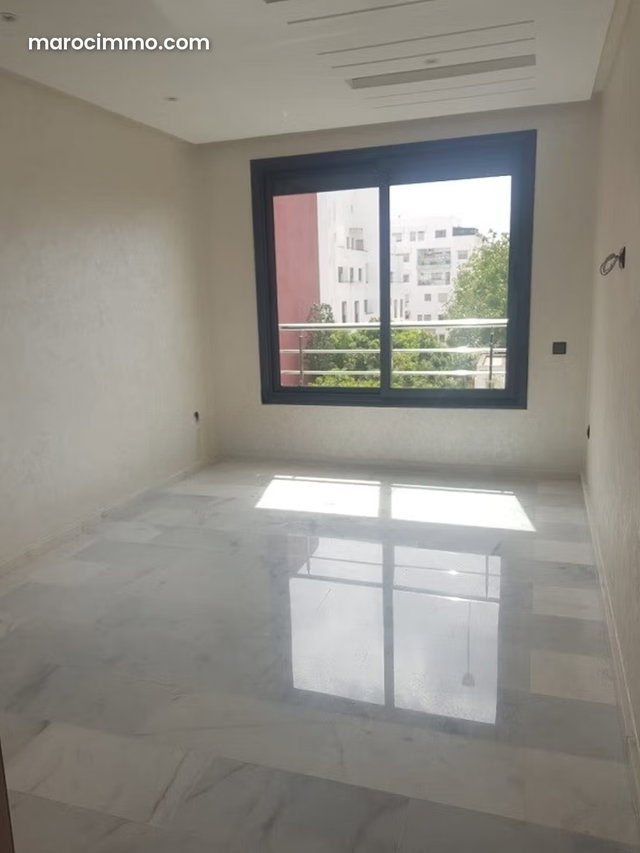 Studio Neuf Haute Gamme 46m2 à Q. Les hôpitaux 2p — 2