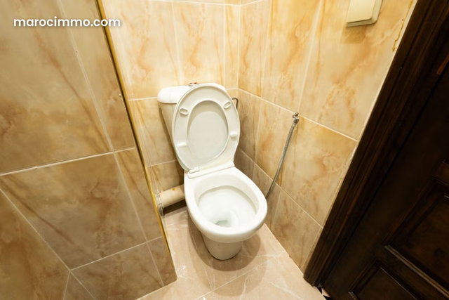 Superbe appartement vide à l’étage d’une villa dans un environnement calme et résidentiel — 5