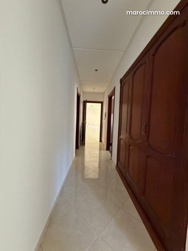 Appartement en location à Jbel Kbir. 4 grandes pièces. Double vitrage et chauffage central — 3