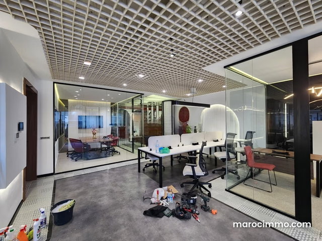 Bureau aménagé meublé, 118 m², CFC — 2
