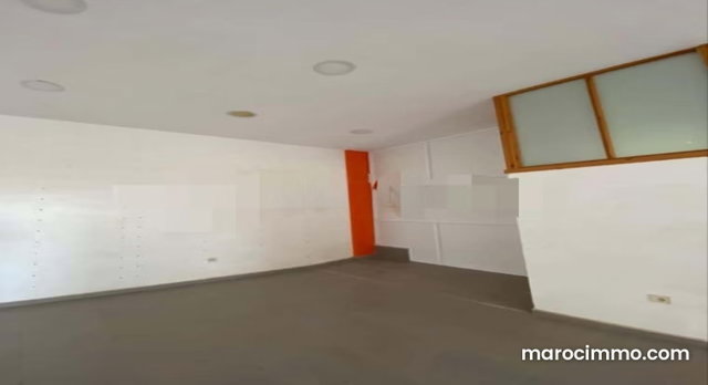 Louez ce local commercial à Hay Mohammadi. Surface de 65 m². Porte sécurisée — 5