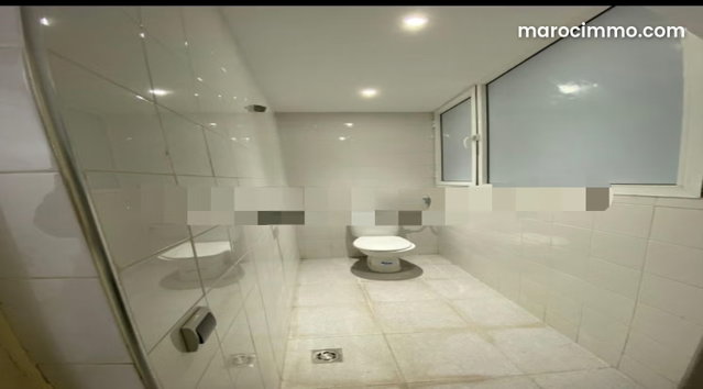 Louez ce local commercial à Hay Mohammadi. Surface de 65 m². Porte sécurisée — 4