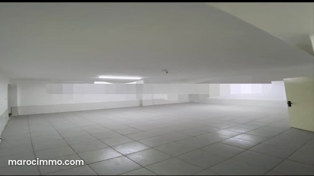 Louez ce local commercial à Hay Mohammadi. Surface de 65 m². Porte sécurisée — 3