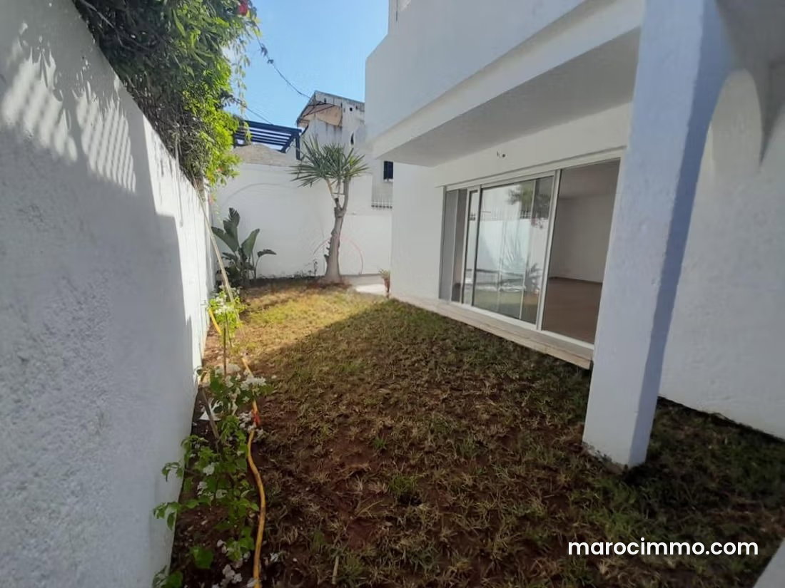 300 m² Villa in Harhoura, Temara: Upscale Living and Natural Light — Temara