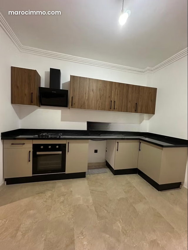 Très jolie appartement vide à Samlalia. 95 mètre — 4