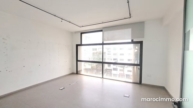 Beaux bureaux à louer à Racine. Surface totale 420 m² — 2