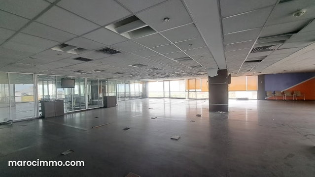 Bureaux à louer à Racine. Surface totale 660 m² — 2