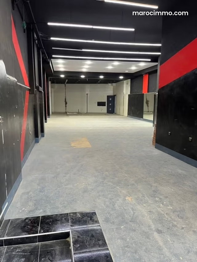 Rent this commercial space in Les Princesses. Total area 153 m² — 2