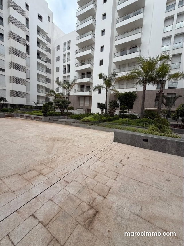 Vend appartement à Ain Diab Extension. Superficie 130 m². Meublé — 3