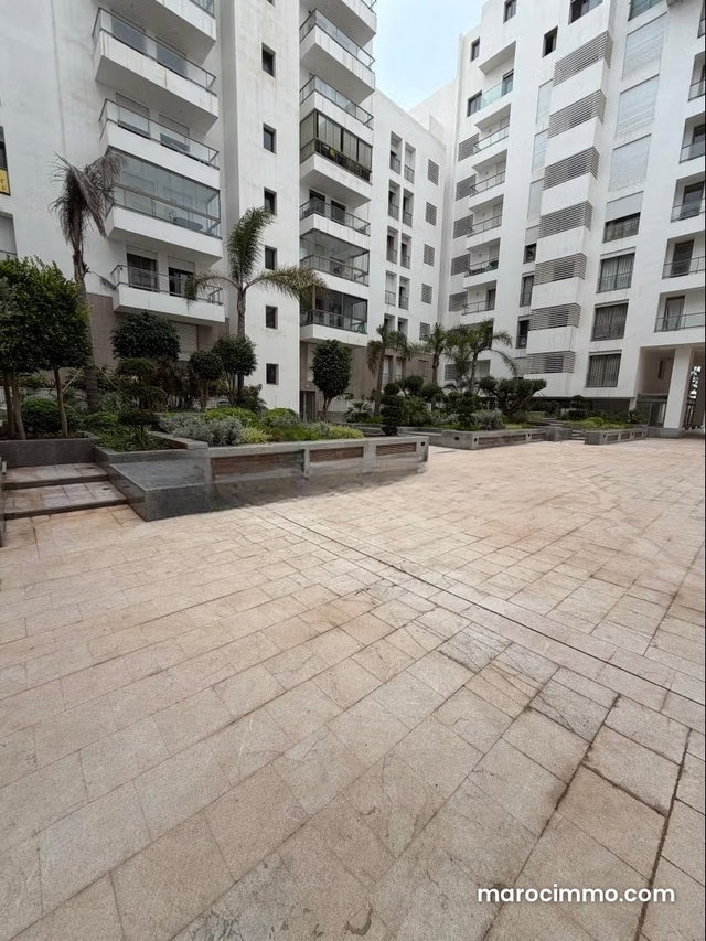 Vend appartement à Ain Diab Extension. Superficie 130 m². Meublé — 4