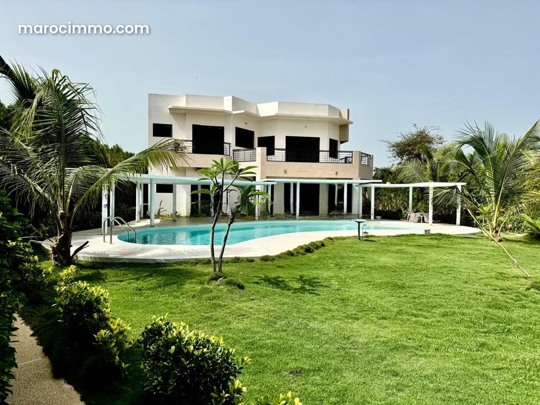 Villa 700 m² sur 2178 m² de terrain, Souissi, Rabat — Rabat