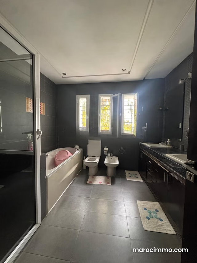Villa d’Exception à Louer – Quartier Oasis — 2