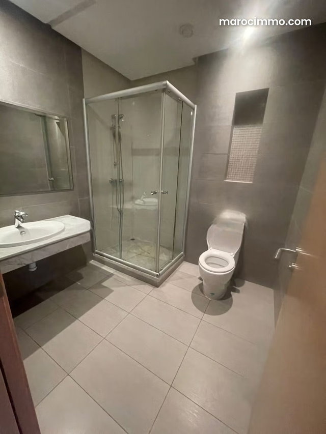Renting a 4-Bedroom Apartment in Riyadh. Elevator and Terrace — 4