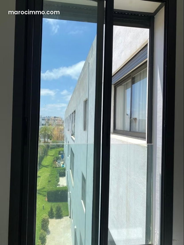 Louez cet appartement vide à Souissi. Surface totale 132 m². Résidence avec concierge — 4