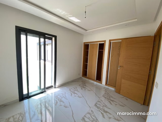 Louez cet appartement vide à Souissi. Surface totale 132 m². Résidence avec concierge — 2
