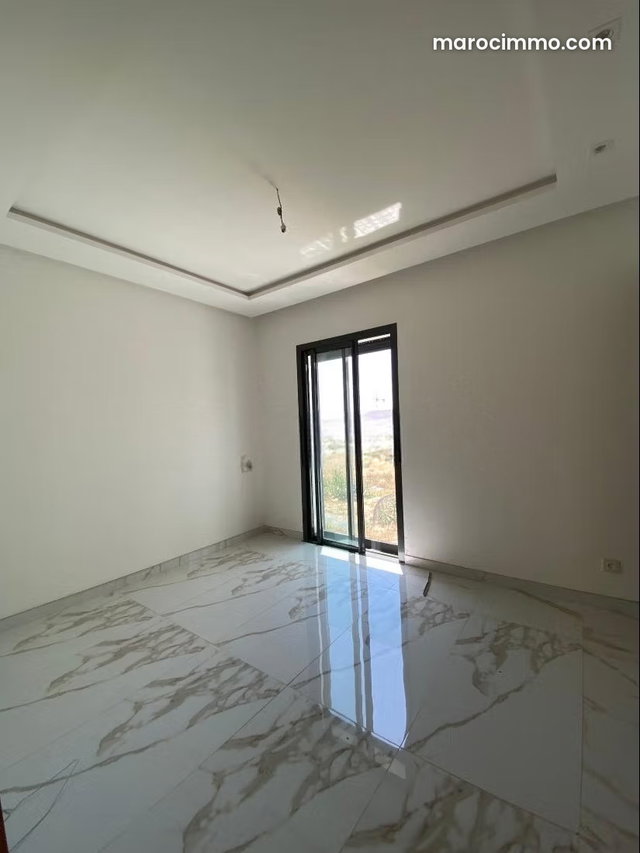 Louez cet appartement vide à Souissi. Surface totale 132 m². Résidence avec concierge — 3