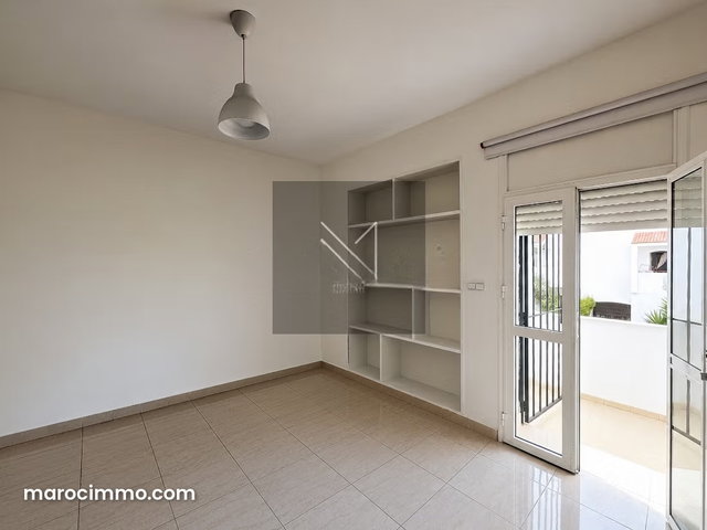 Villa 5 chambres à louer à Aïn Diab I 300 m² habitables, 3 niveaux, petit jardin sans vis à vis — 5