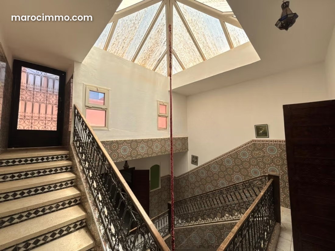 منزل مفروش بمسبح للبيع بطريق فاس مراكش — مراكش