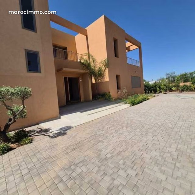 Villa à Vendre de 1950.0 m² à Marrakech, Route De Fes — 2