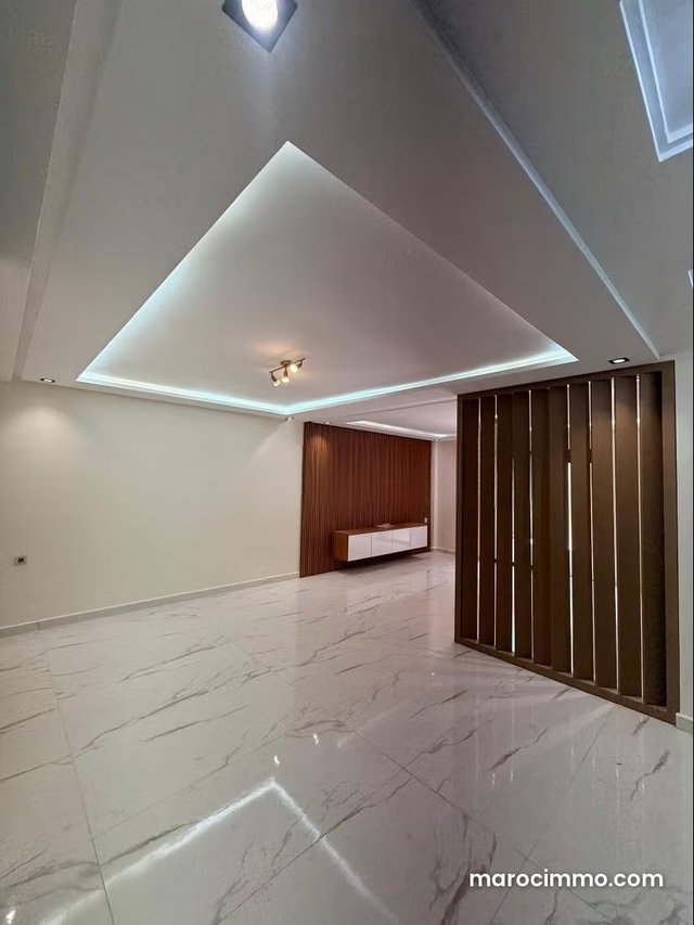 Apartment for rent in Guéliz. 135 m² surface. Elevator and terrace — 4