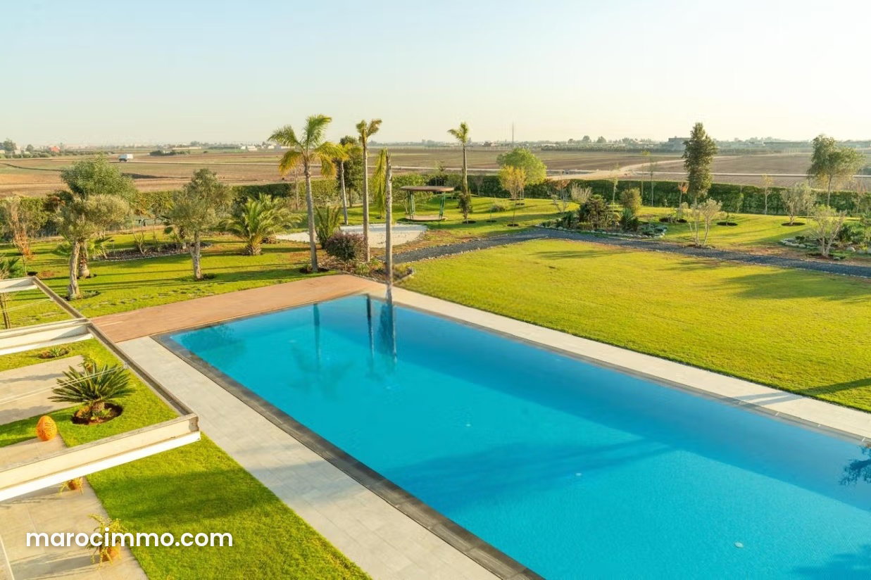 New 180 m² villa on 7,700 m² of land in Berrechid — Berrechid