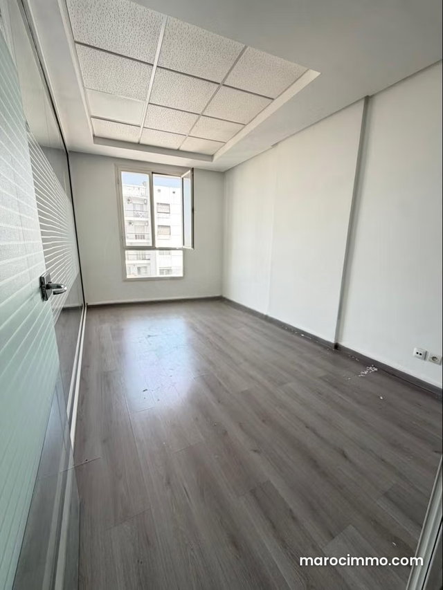 Office for Rent in Anfa. 61 m² Surface. Elevator and Parking — 2