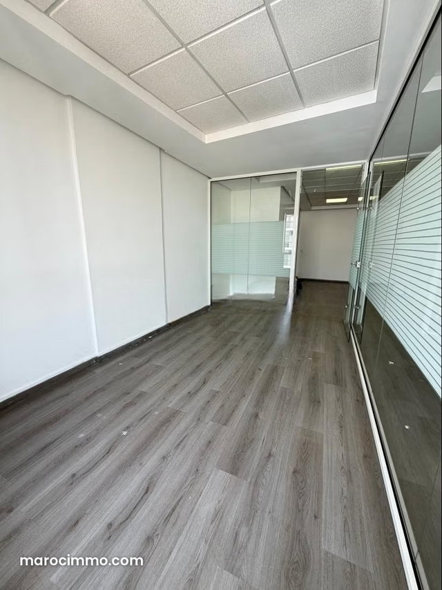 Office for Rent in Anfa. 61 m² Surface. Elevator and Parking — 3