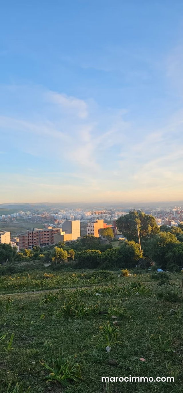 Terrain R3 de 929 m² à Sania – Tanger — 2