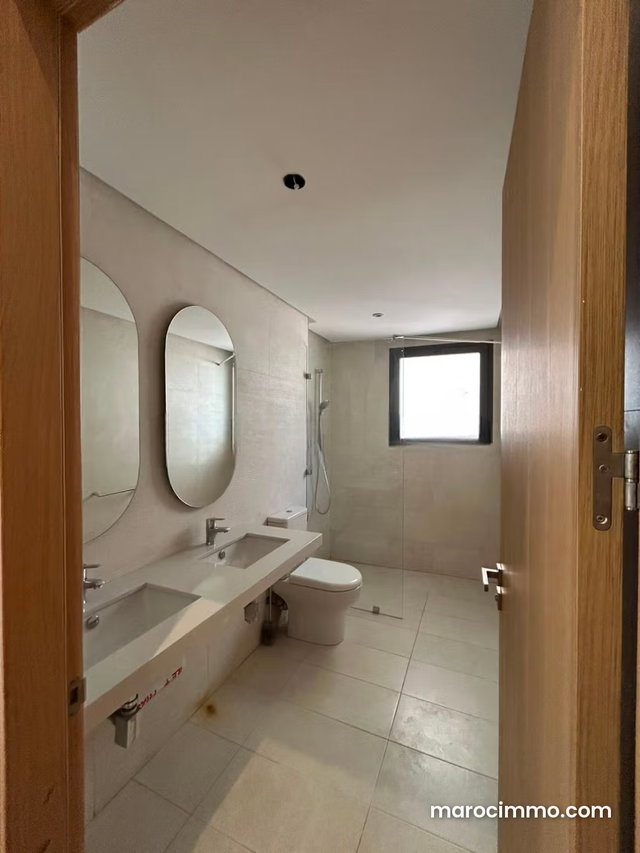 Rent this apartment in EL MENZEH. 2 comfortable rooms. Concierge service, beautiful pool — 2
