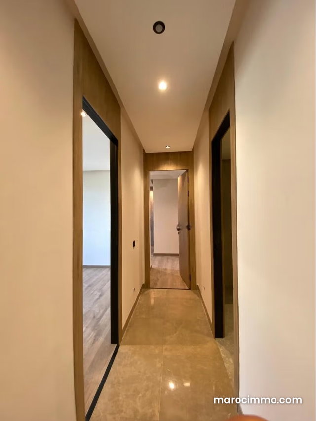 Appartement à louer à Souissi. 3 grandes pièces. Terrasse et ascenseur — 3