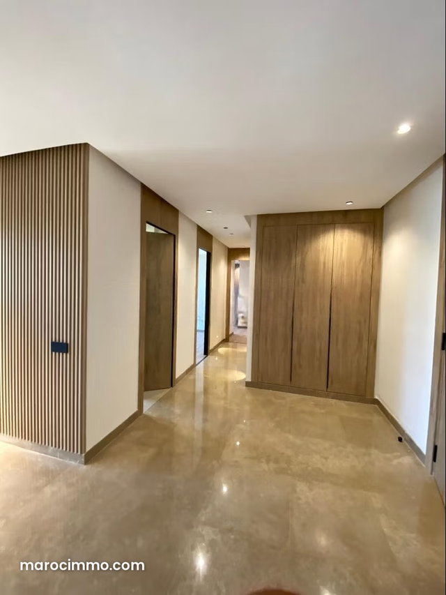 Appartement à louer à Souissi. 3 grandes pièces. Terrasse et ascenseur — 2