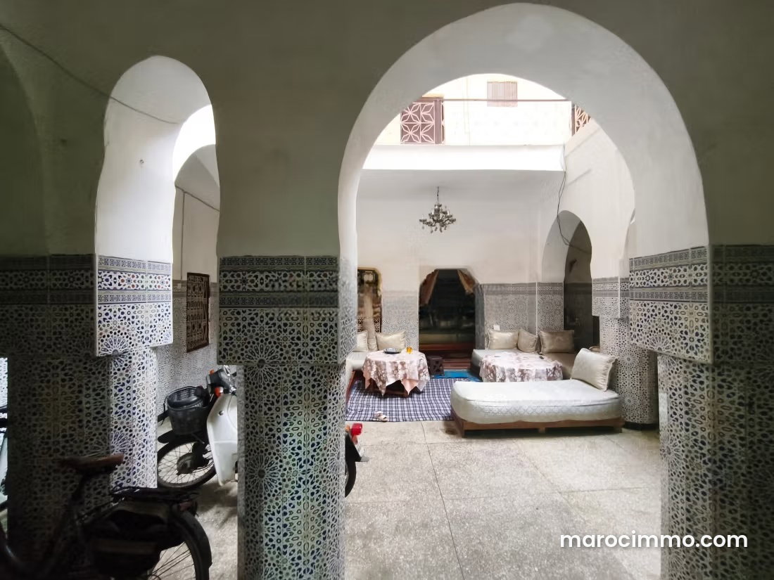 Maison à vendre Zaouia Sidi Ghalem Marrakech avec 6 chambres et terrasse — Marrakech