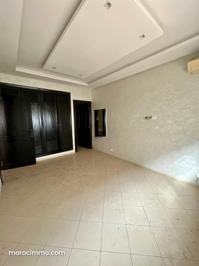 Appartement en location à Riyad. Superficie 120 m². Ascenseur et stationnement — 4