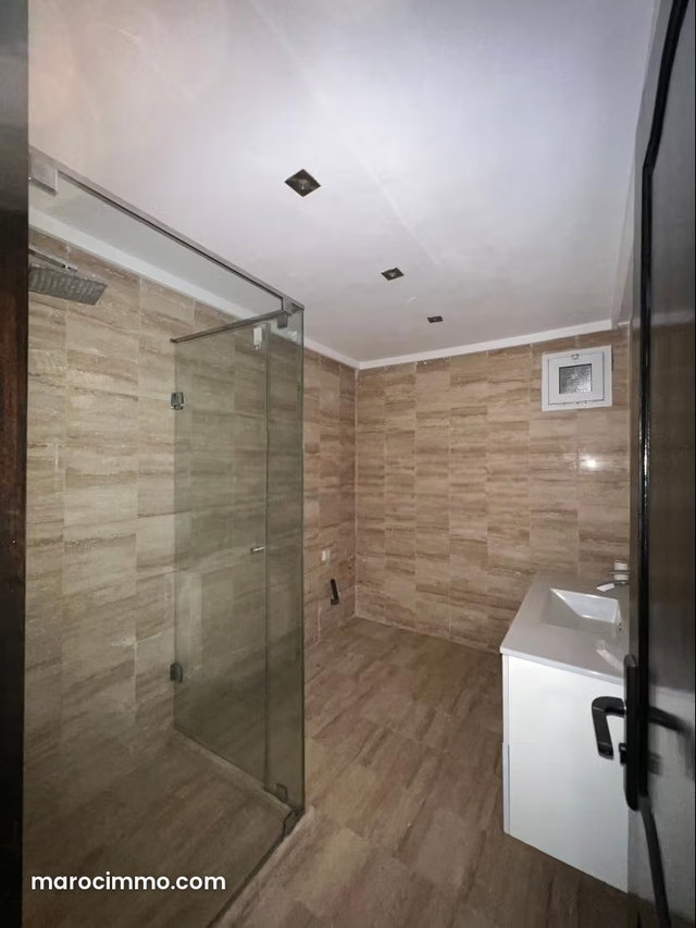 Appartement en location à Riyad. Superficie 120 m². Ascenseur et stationnement — 3